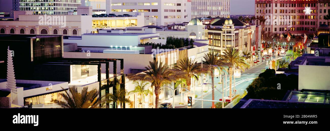 Blick auf die Gebäude in einer Stadt, Rodeo Drive, Beverly Hills, Kalifornien, USA Stockfoto