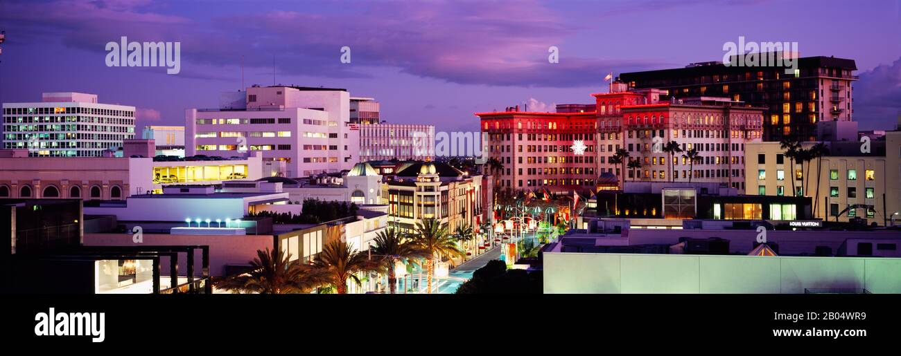 Blick auf die Gebäude in einer Stadt, Rodeo Drive, Beverly Hills, Kalifornien, USA Stockfoto