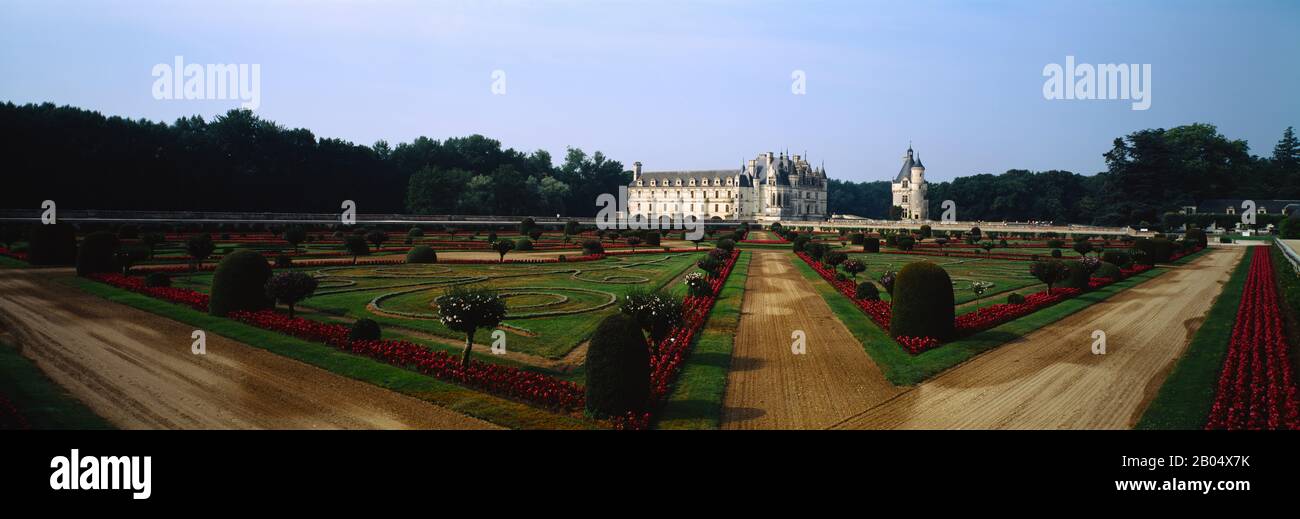 Formeller Garten vor einem Schloss, Chateau De Chenonceaux, Loire-Tal, Frankreich Stockfoto
