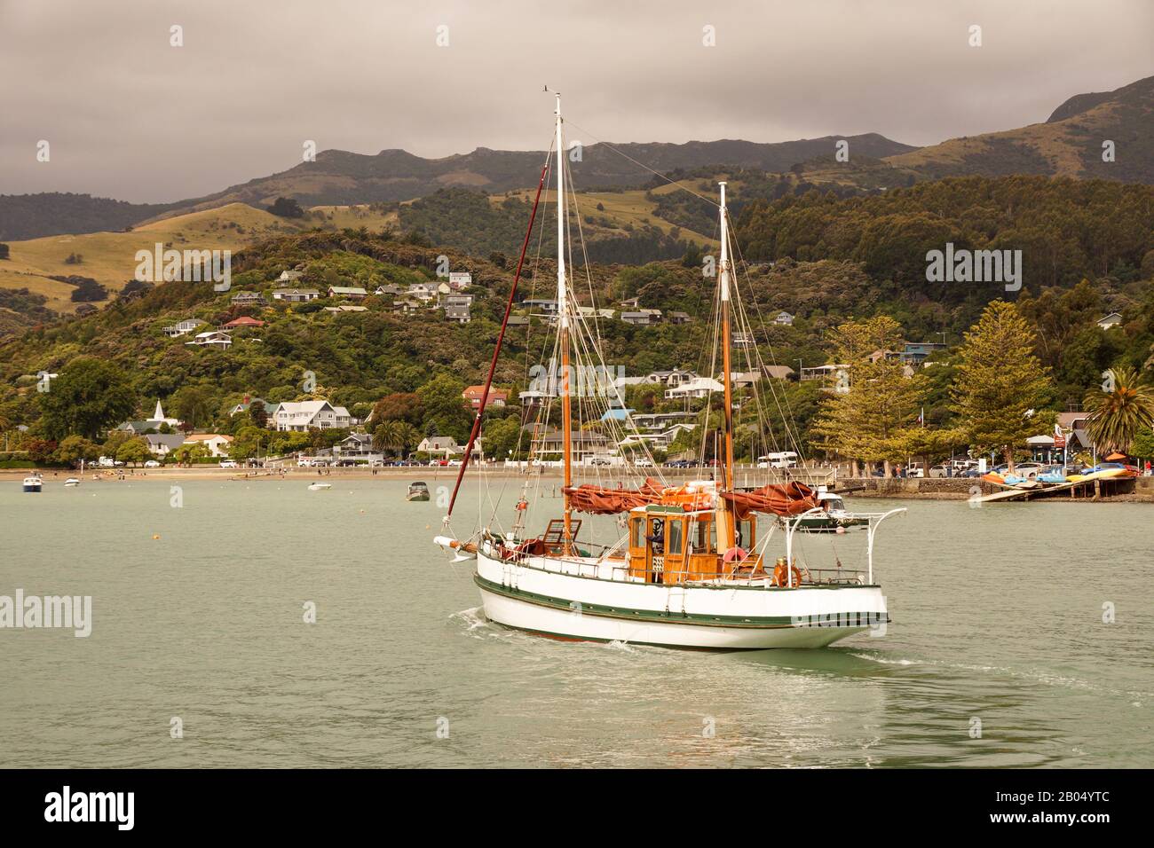 Ketch am Akaroa Harbour Stockfoto