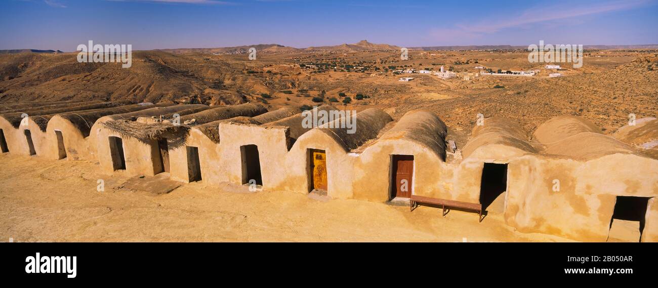 Blick auf ein Dorf, Ksar Jouamaa, Tataouine, Tunesien Stockfoto