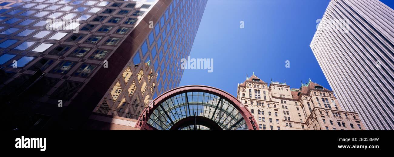 Niedriger Blickwinkel auf die Gebäude in einer Stadt, San Francisco, Kalifornien, USA Stockfoto