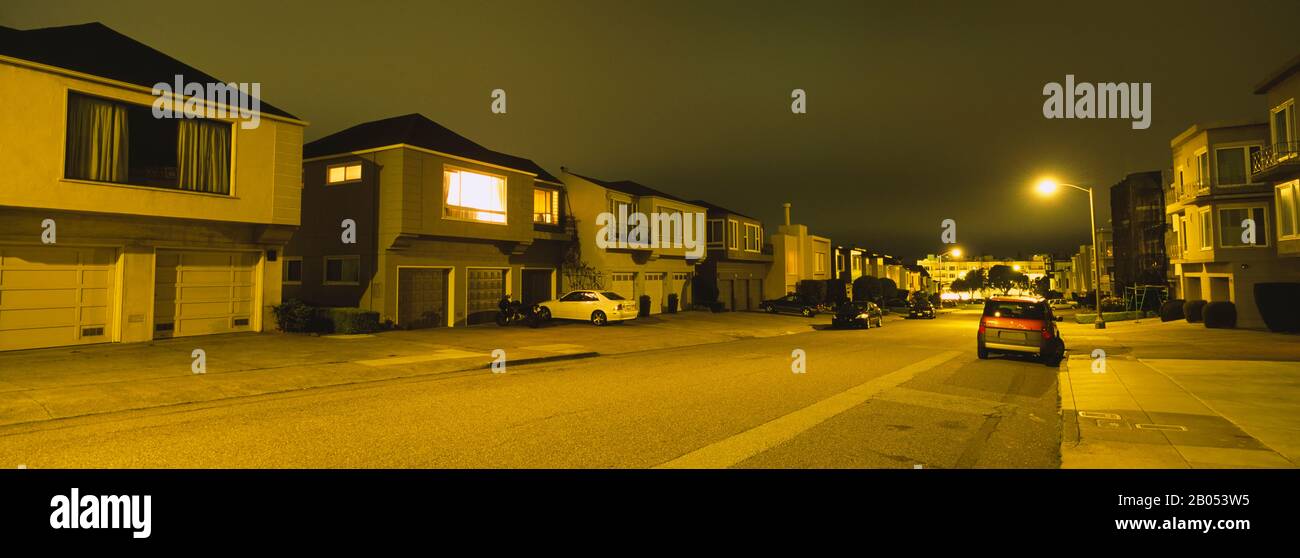 Gebäude beleuchtet in der Nacht, San Francisco, Kalifornien, USA Stockfoto