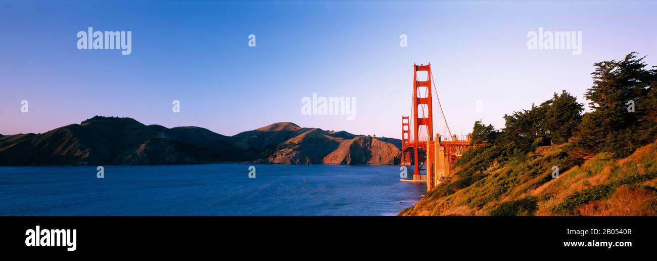Hängebrücke über das Meer, Golden Gate Bridge, San Francisco, Kalifornien, USA Stockfoto