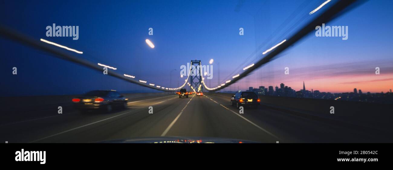 Verkehr auf Hängebrücke, Bay Bridge, San Francisco, Kalifornien, USA Stockfoto