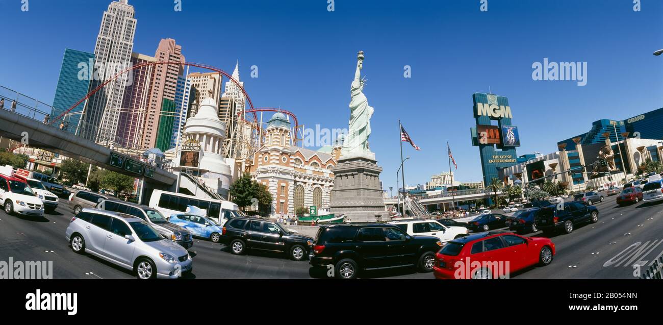Gebäude in einer Stadt, New York New York Hotel, MGM Casino, Excalibur Hotel and Casino, The Strip, Las Vegas, Clark County, Nevada, USA Stockfoto
