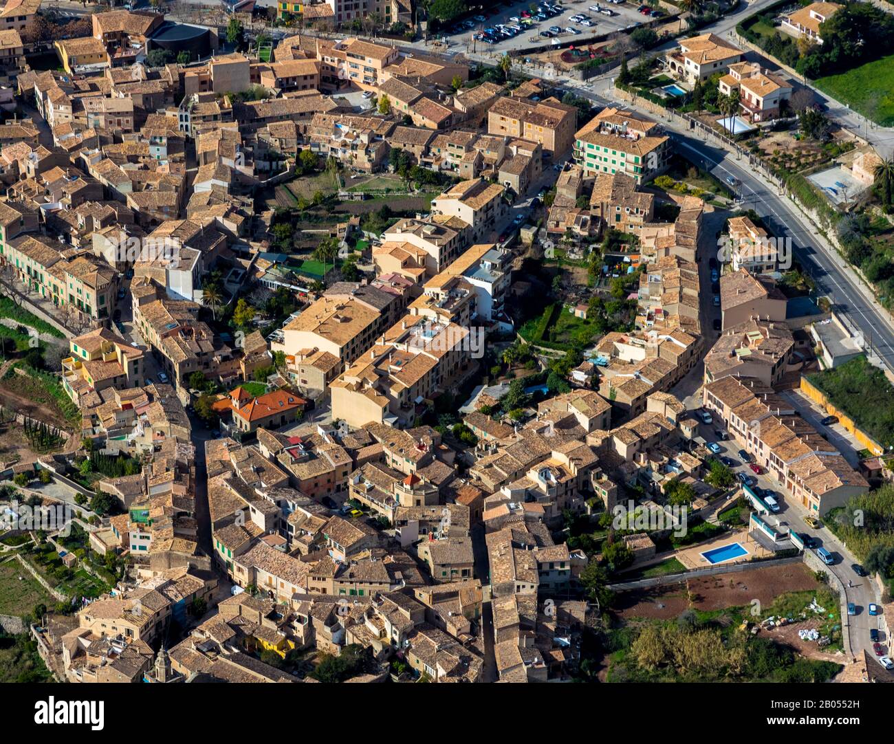 Luftbild, Altstadt, Valldemossa, Mallorca, Balearen, Spanien, Europa, Església de Sant Bartomeu, Espana, Haus Gottes, Grundsteuer, Immobilien, Stockfoto