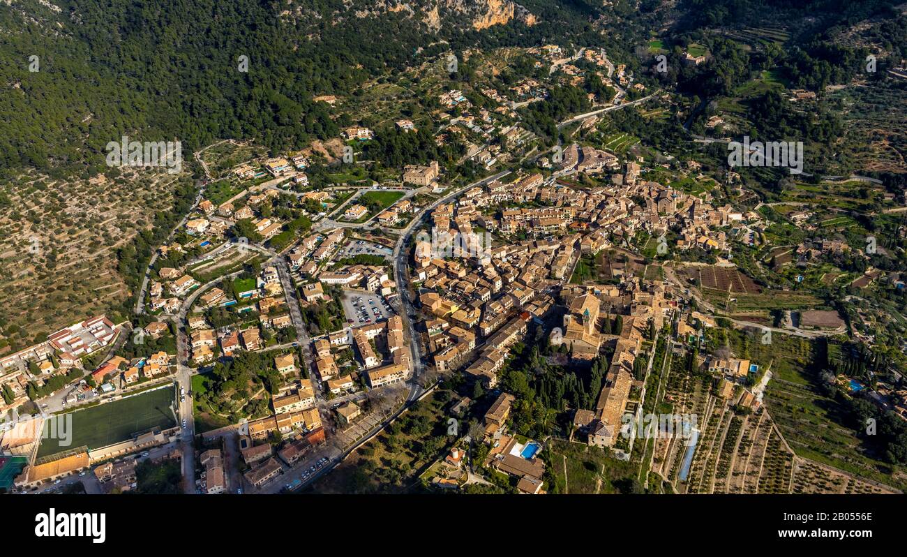 Luftbild, Ortsansicht, Valldemossa, Mallorca, Balearen, Spanien, Europa, Església de Sant Bartomeu, Espana, Frederic Chopin und George Sand Mu Stockfoto