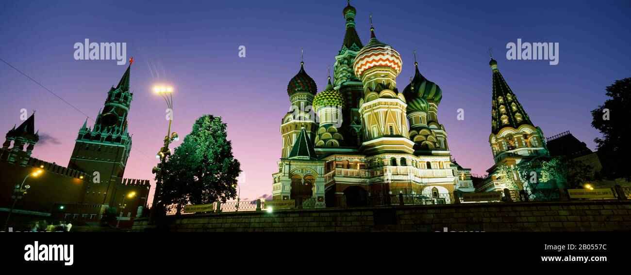 Niedrigen Winkel Ansicht einer Kathedrale Basilius Kathedrale, Roter Platz, Moskau, Russland Stockfoto