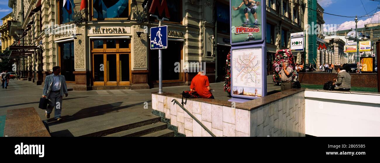 Tourist vor einem Hotel, National Hotel, Moskau, Russland Stockfoto