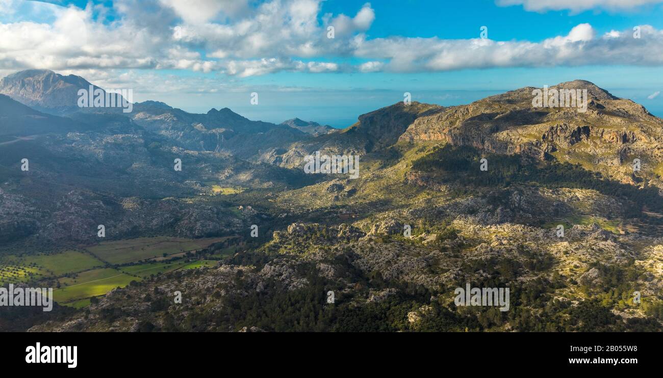Luftbild, Tramontana-Gebirge, blaue Klippen, Lluc, Escorca, Mallorca, Balearen, Spanien, Europa, Berge und Täler, es, Espana, Mount Stockfoto