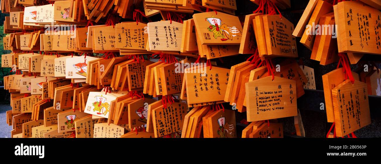 Votivtafeln in einem Tempel Kiyomizu-Dera Tempel, Kyoto, Kyoto Prefecture, Kinki Region, Honshu, Japan Stockfoto