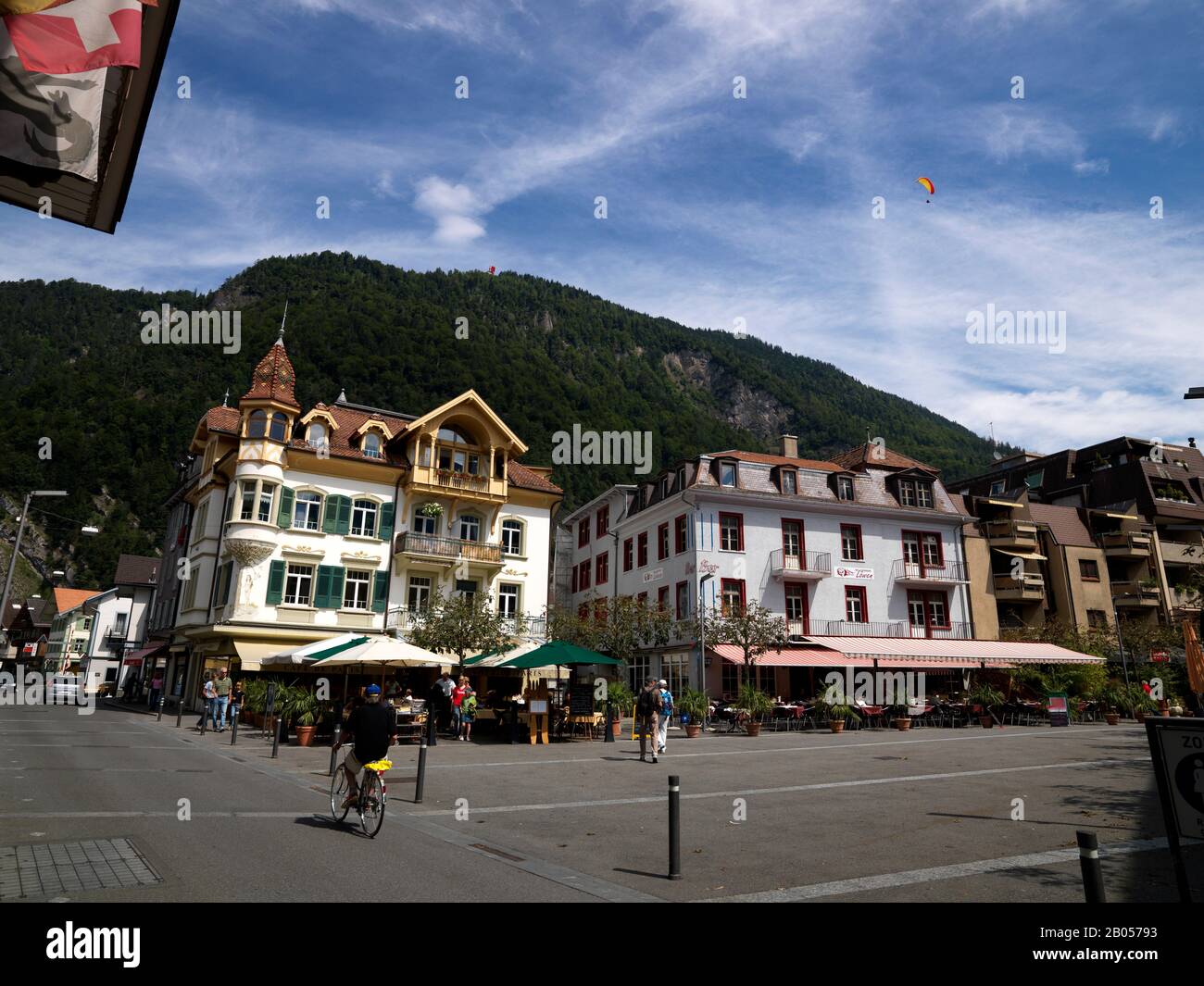 Restaurants am Straßenrand, Interlaken, Kanton Bern, Schweiz Stockfoto