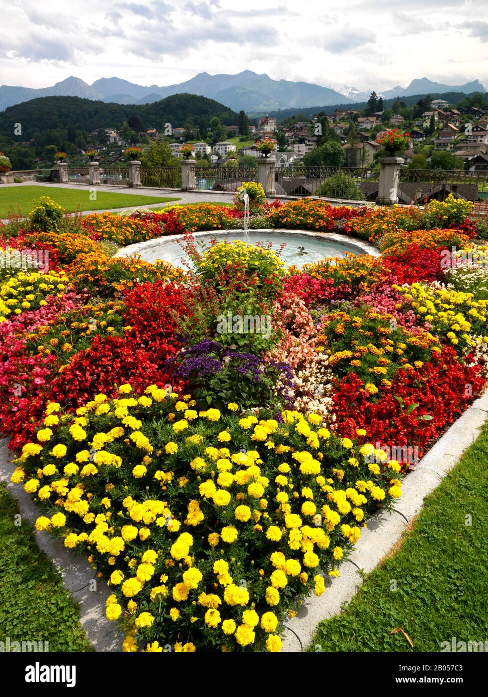 Garten in einem Schloss, Schloss Spiez, Spiez, Niedersimmental, Kanton Bern, Schweiz Stockfoto