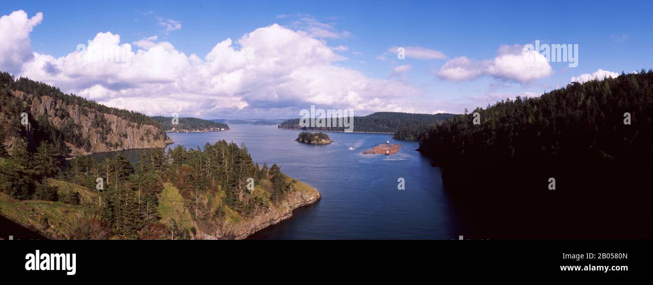 Hochwinkeliger Blick auf Schlepptendholz, Deception Pass, Skagit County, Washington State, USA Stockfoto