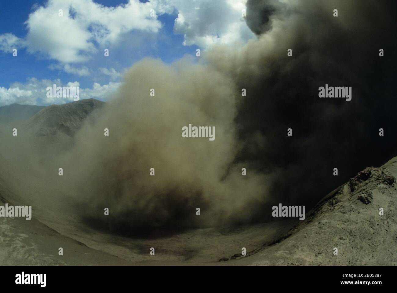 VANUATU, TANA, AUSBRECHENDER VULKAN Stockfoto