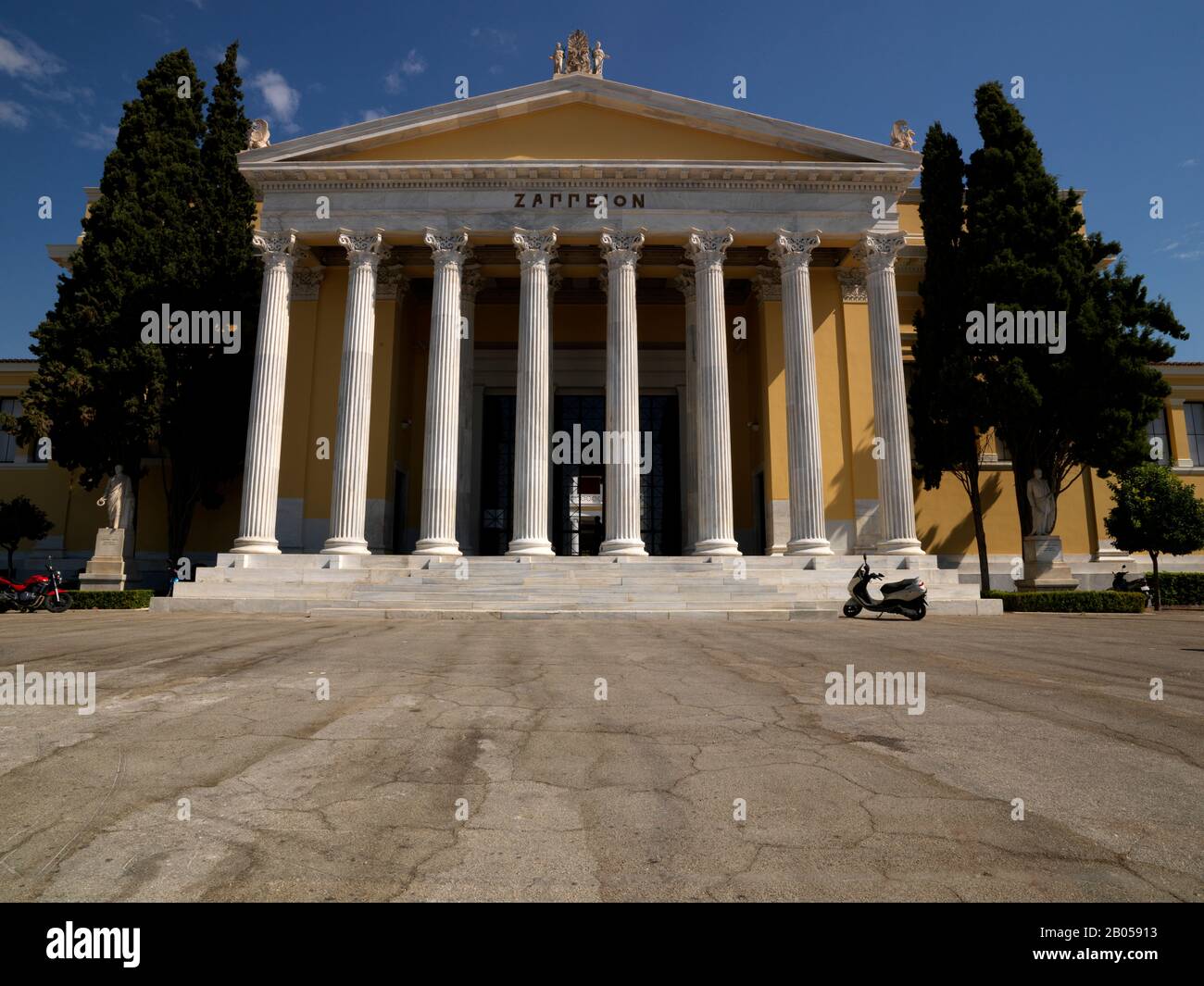 Fassade einer Ausstellungshalle, Zappeion, nationaler Garten von Athen, Athen, Attika, Griechenland Stockfoto Fassade einer Ausstellungshalle, Zappeion, nationaler Garten von Athen, Athen, Attika, Griechenland Stockfoto