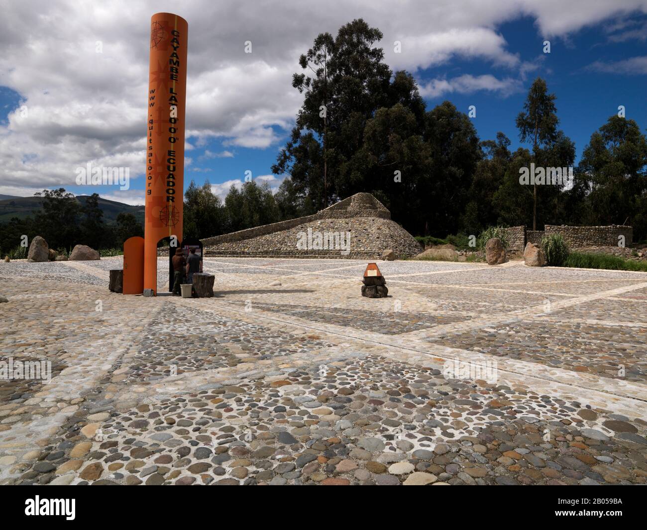 Das genauere Äquatorial-Denkmal, dieses Denkmal mit GPS-Technologie, Cayambe, Ecuador Stockfoto