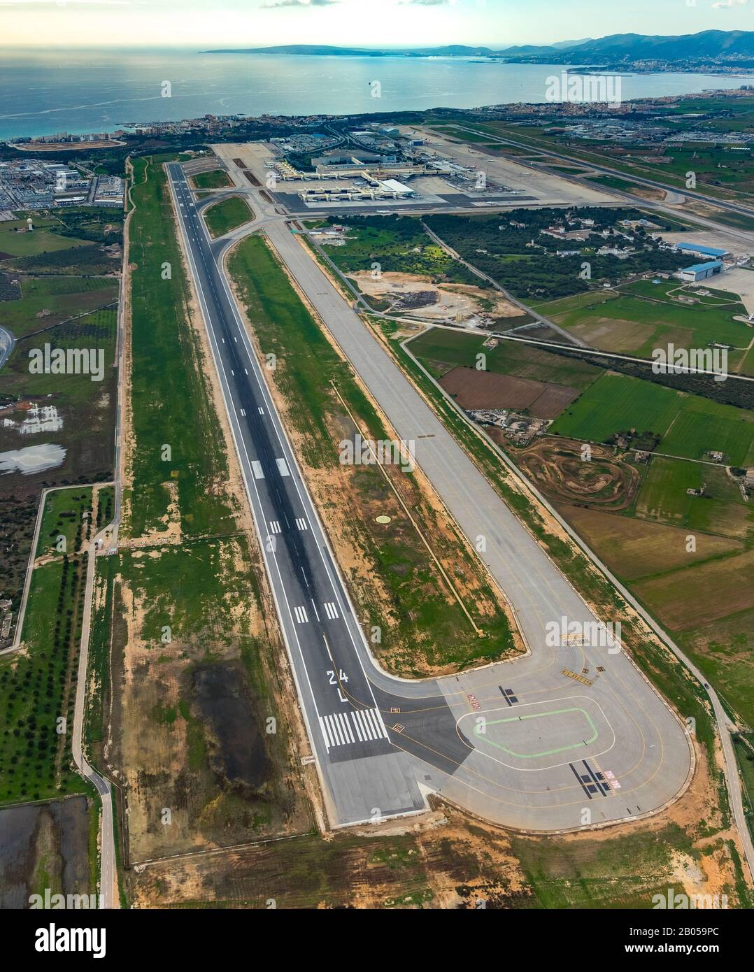 Luftbild, Aeroport de Palma, Flughafen Palma de Mallorca, Landebahn, Bucht von Palma, Palma, Balearen, Spanien, Europa, Mallorca, Badia de Palma, Ba Stockfoto