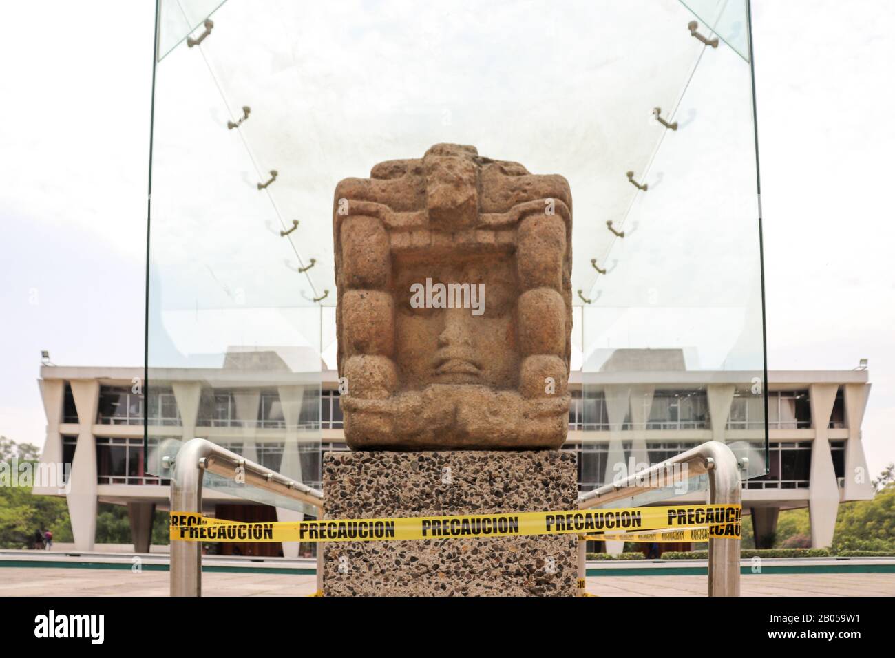Skulptur des maya-chefs am Eingang der Universität von san carlos guatemala Stockfoto