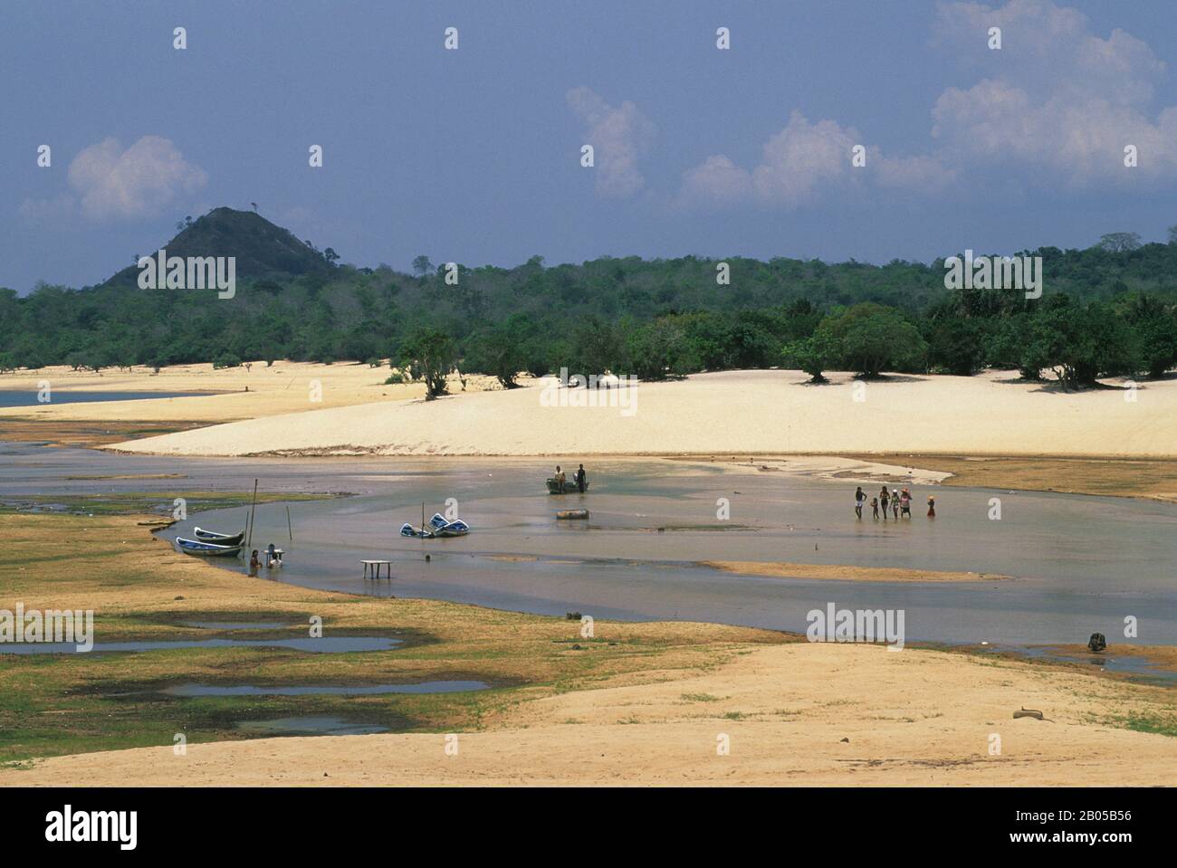 BRASILIEN, AMAZONAS-FLUSS, RIO TAPAJOS, ALTER DO CHAO, WEISSER SANDSTRAND Stockfoto