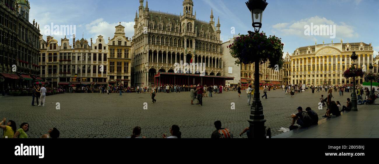 Entspannen Sie sich auf einem Marktplatz, Grand Place, Brüssel, Belgien Stockfoto