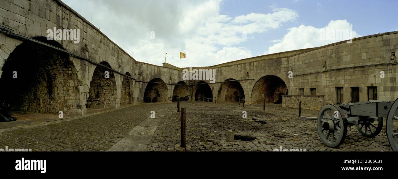 Blick von der Innenseite einer Zitadelle, Dinant Zitadelle, Dinant, Provinz Namur, Wallonien, Belgien Stockfoto Blick von der Innenseite einer Zitadelle, Dinant Zitadelle, Dinant, Provinz Namur, Wallonien, Belgien Stockfoto