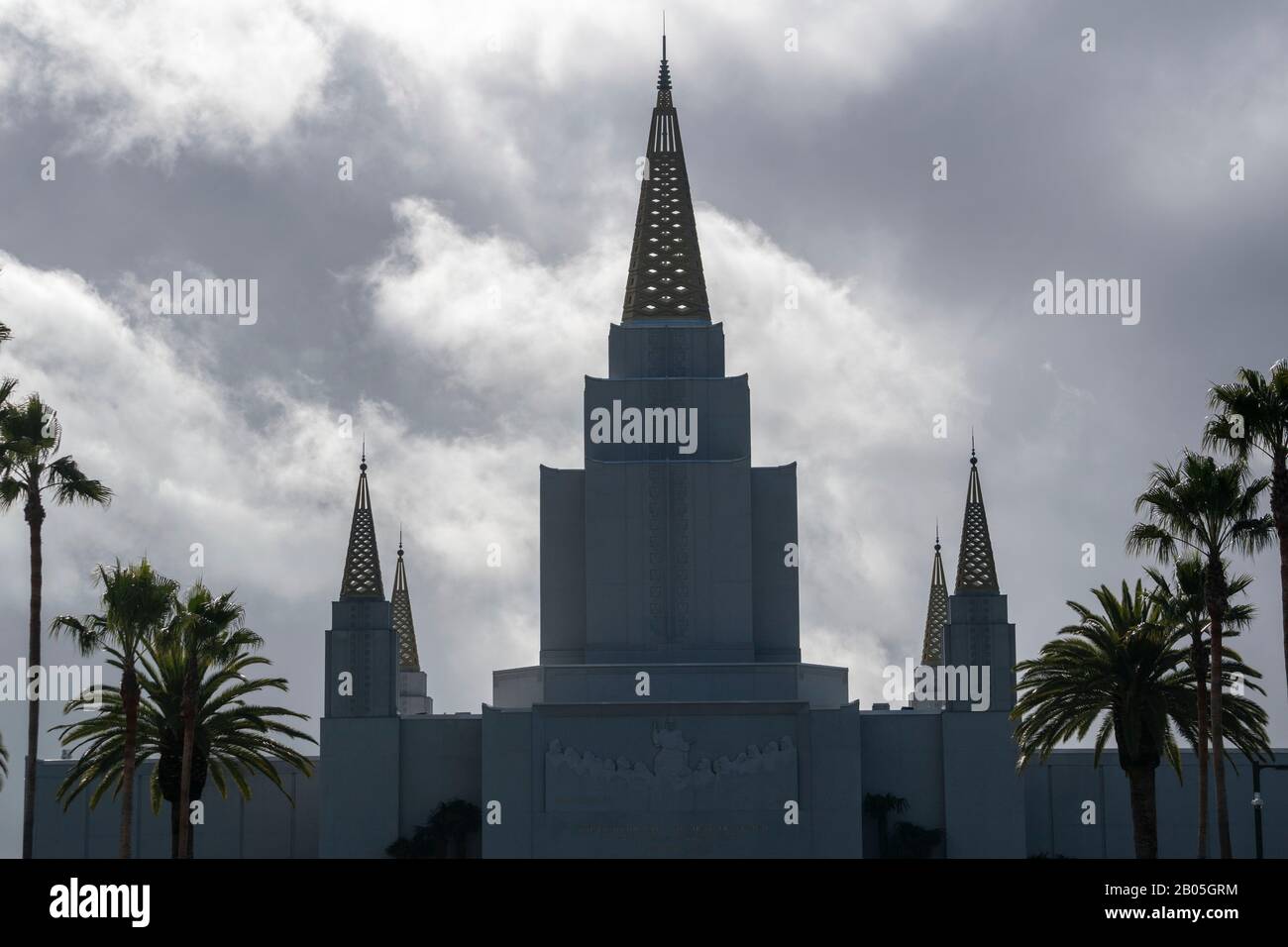 Der Mormonentempel in Oakland liegt hoch über der Stadt und bietet einen großartigen Blick auf die San Francisco Bay Area. Stockfoto
