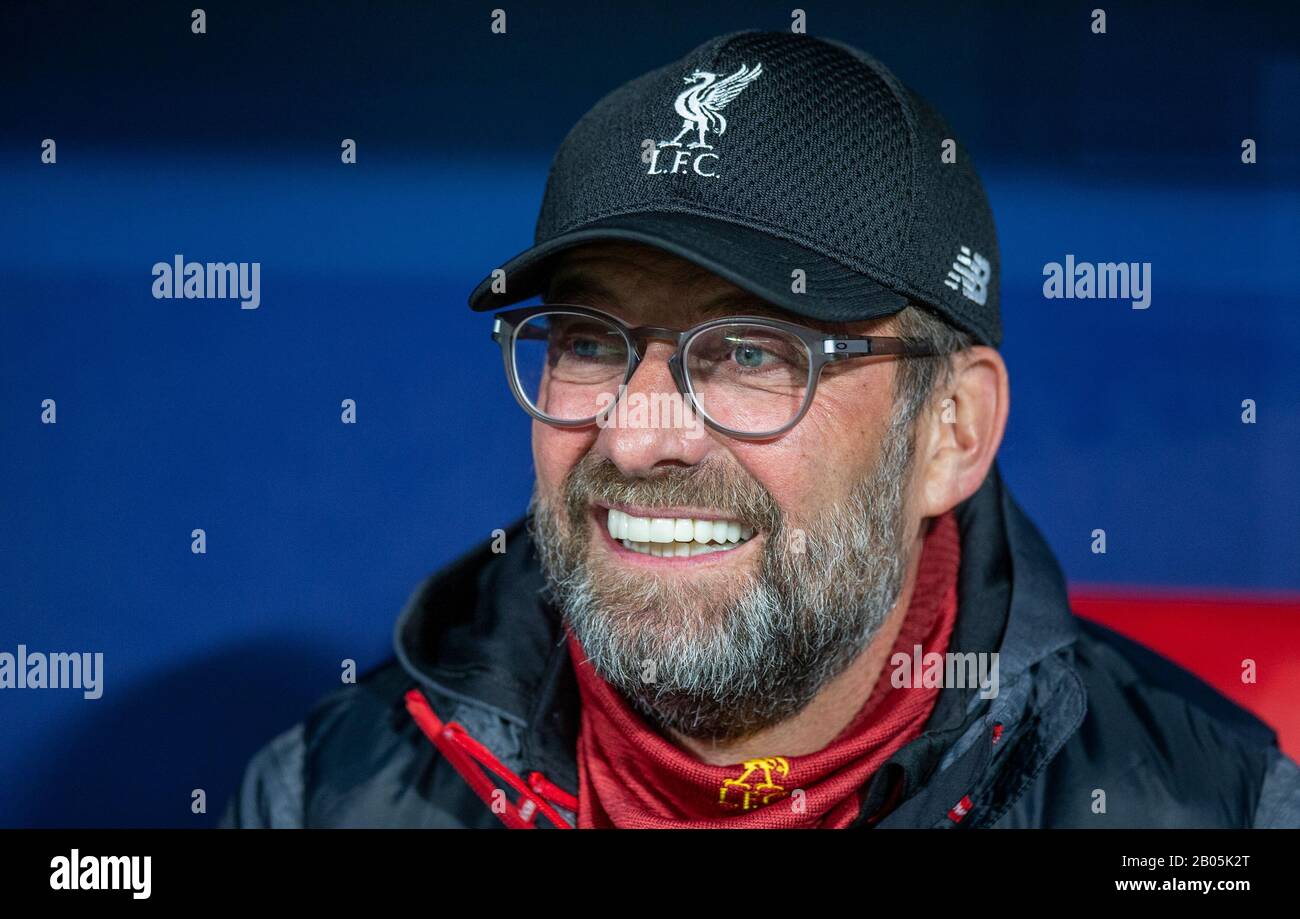 Liverpools FC-Trainer Jurgen Klopp sah während des UEFA Champions League-Spiels eine Runde von 16 Hinspielen zwischen Atletico de Madrid und dem FC Liverpool im Wanda Metropolitano Stadium in Madrid.(Endstand; Atletico de Madrid 1:0 Liverpool FC) Stockfoto