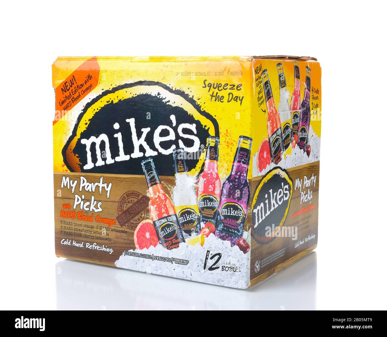 Irvine, CA - 15. AUGUST 2016: Zwölf Stück Mikes Hard Lemonade. Mikes produziert eine Reihe alkoholischer Limonaden in verschiedenen Fruchtaromen. Stockfoto