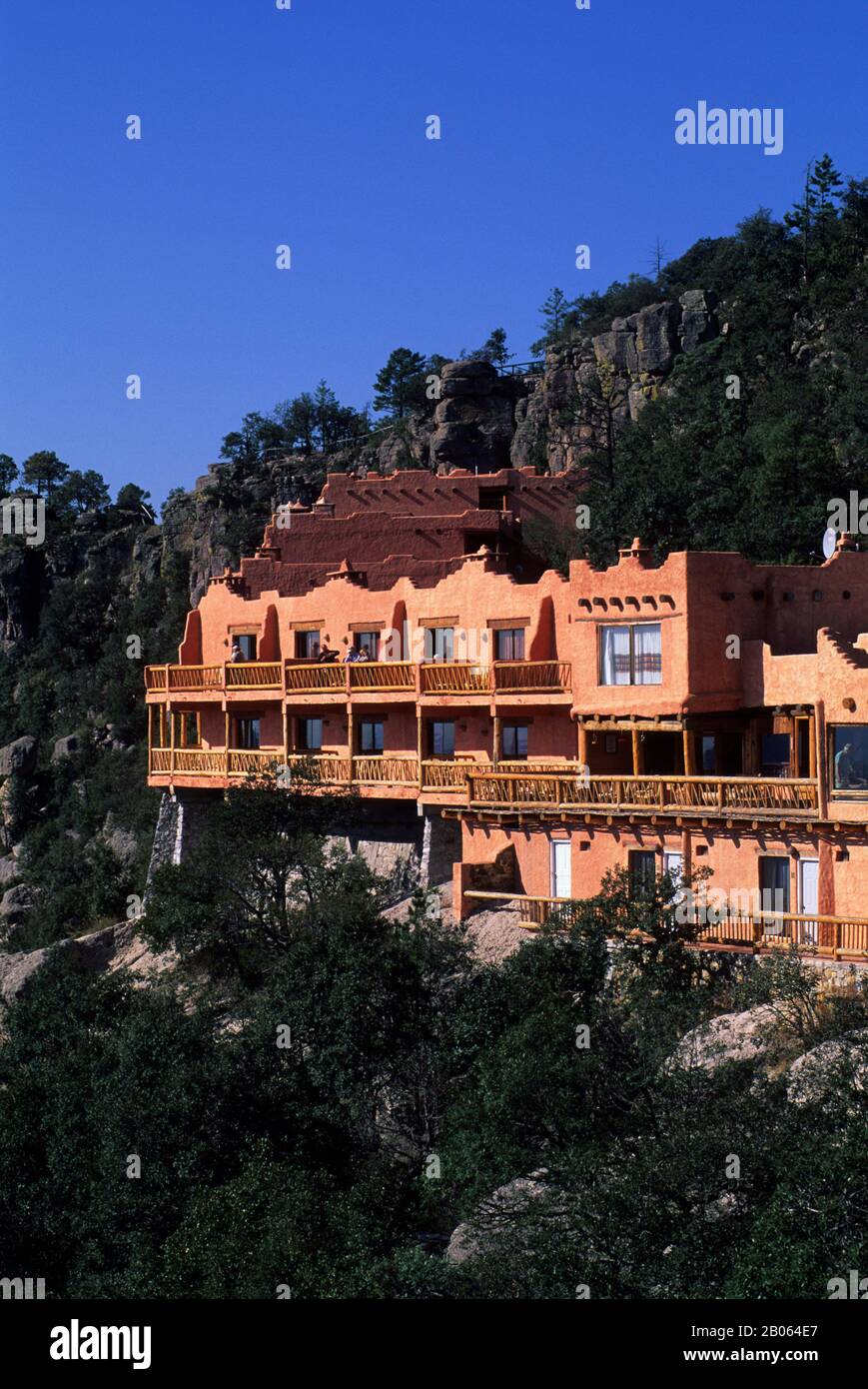 MEXIKO, CHIHUAHUA, KUPFER-CANYON-NATIONALPARK, BLICK AUF DAS POSADA BARRANCAS MIRADOR HOTEL Stockfoto