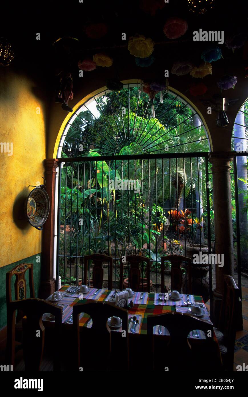 MEXIKO, SINALOA, EL FUERTE, POSADA DEL HIDALGO HOTEL, ALTES KOLONIALHAUS, ESSZIMMER Stockfoto