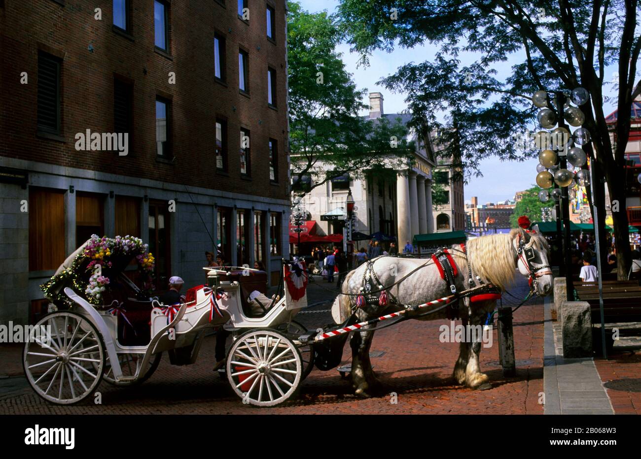 USA, MASSACHUSETTS, BOSTON, DOWNTOWN, QUINCY MARKET, PFERDEKUTSCHE Stockfoto