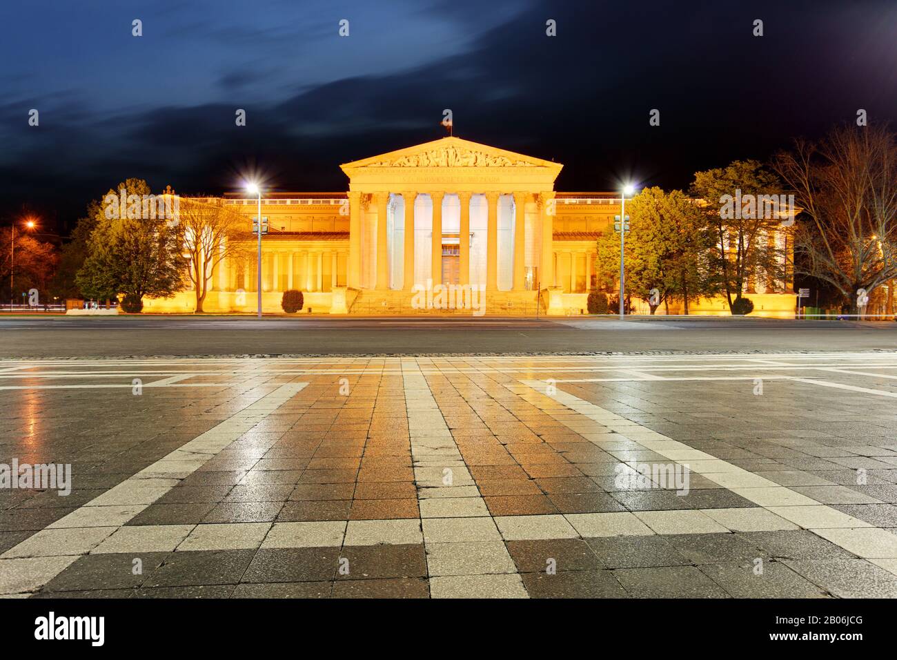 Heldenplatz - das Museum der Bildenden Künste in Budapest. Stockfoto