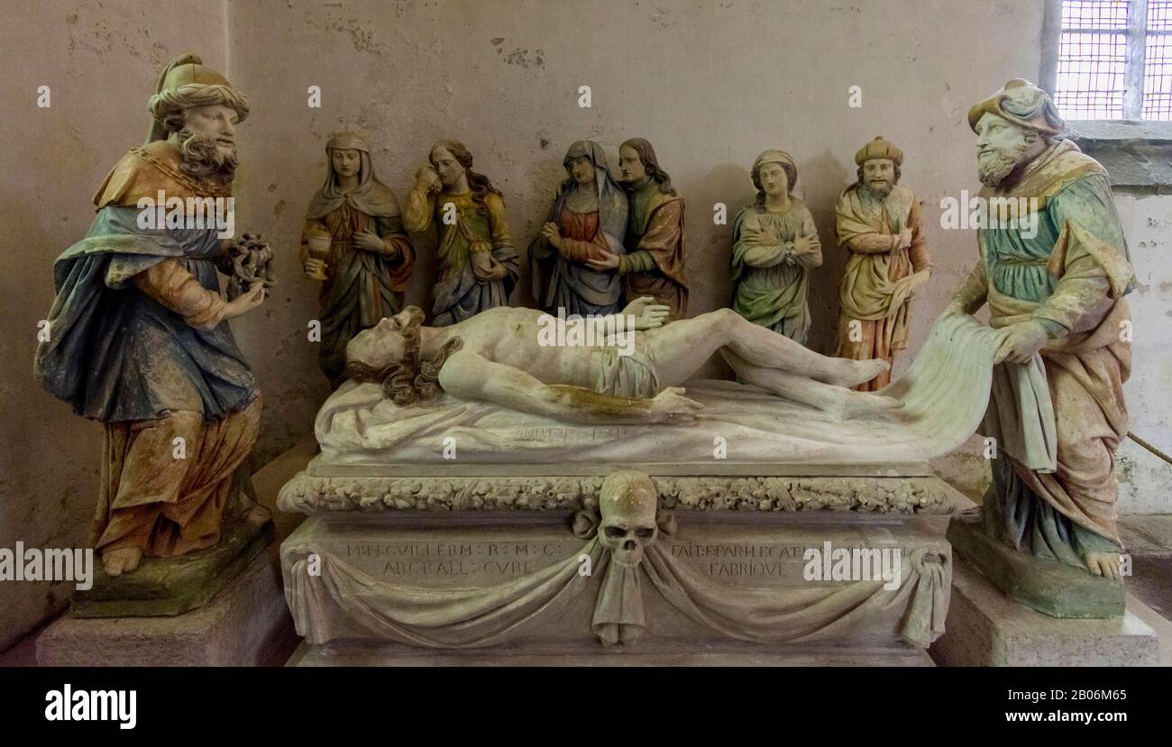 Grablegung Christi in der Barockkirche von Lampaul-Guimiliau, Departement Finistere, Frankreich Stockfoto