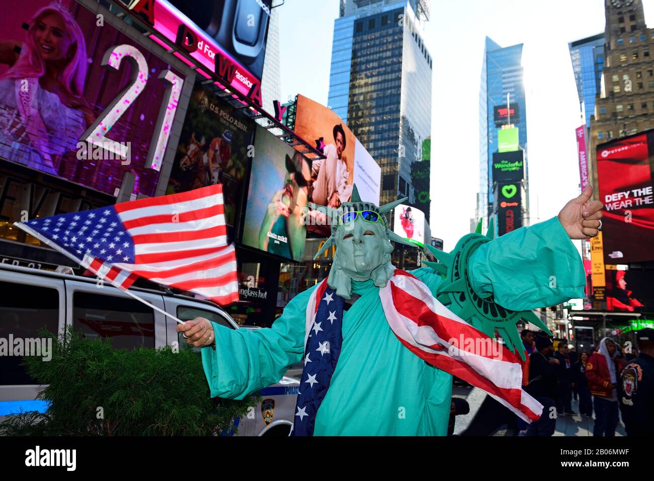 Freiheitsstatue als Fotoobjekt für Touristen am Times Square, Manhattan, New York City, New York State, USA Stockfoto