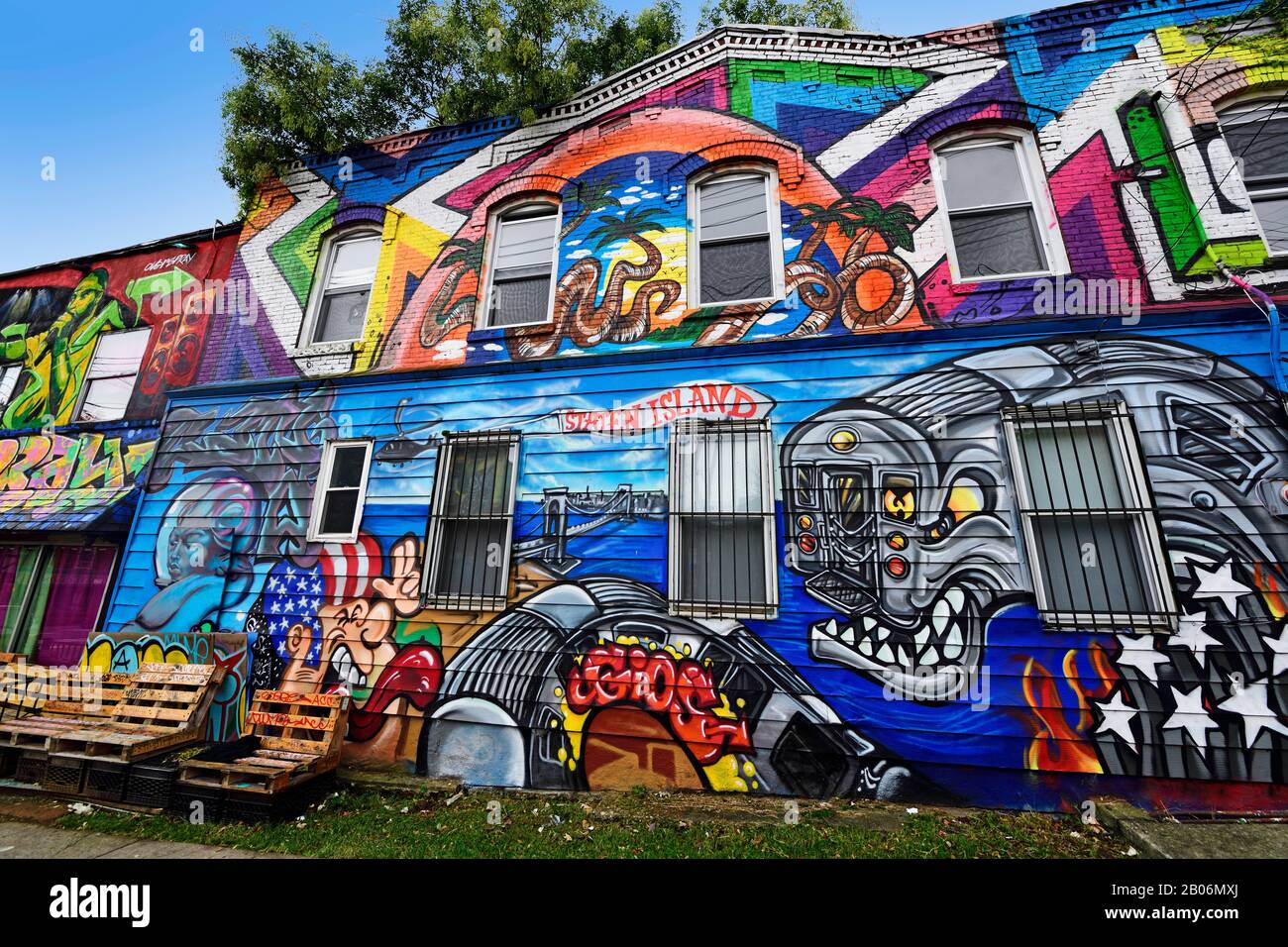 Graffiti auf Der Broad Street von Staten Island, New York City, New York State, USA Stockfoto