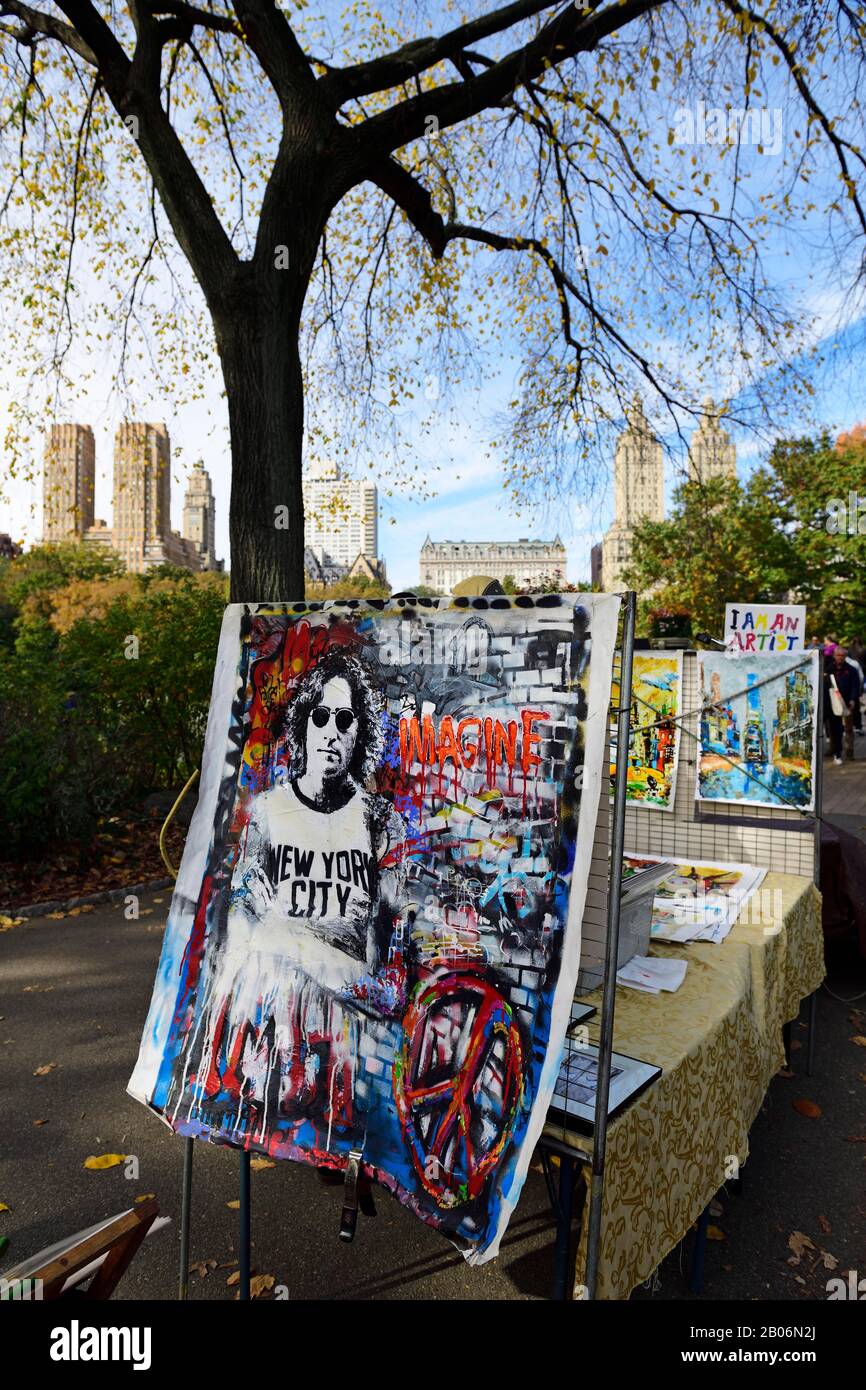 John Lennon Gemälde, Blick auf die Dakota Towers, Central Park, Manhattan, New York City, New York State, USA Stockfoto