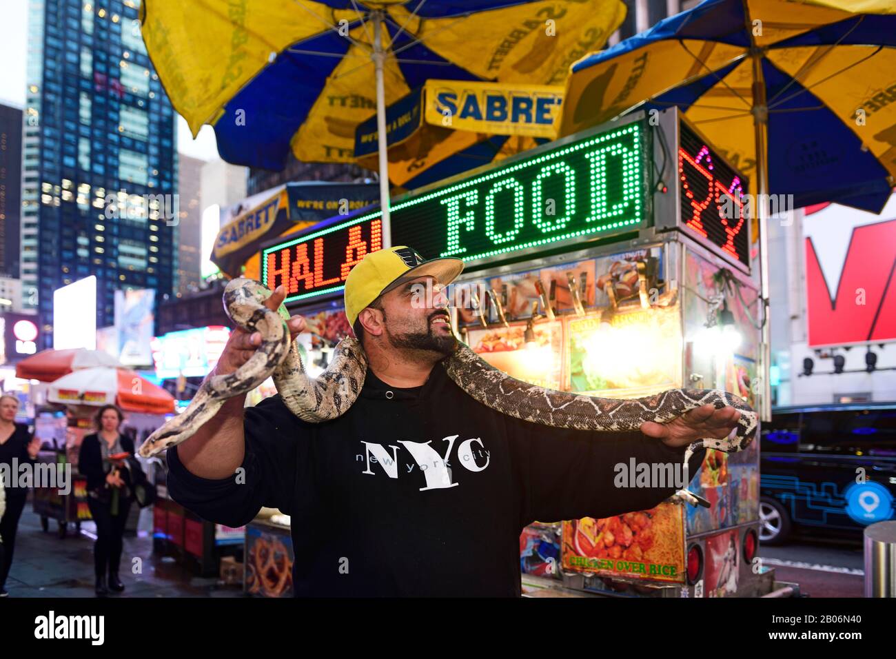 New Yorker fotografiert mit Python, Times Square, Manhattan, New York City, New York State, USA Stockfoto