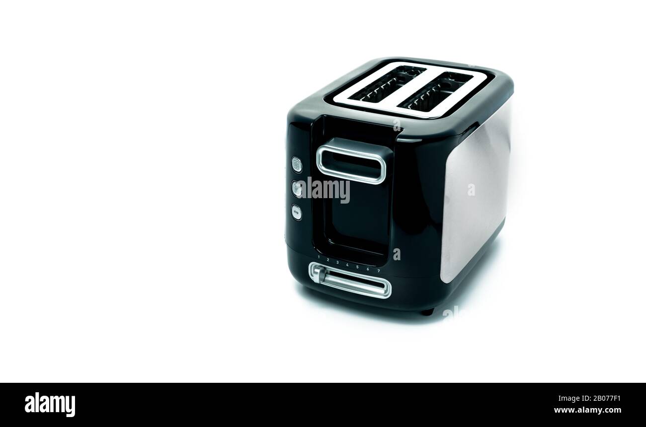Schwarzer Toaster auf weißem Hintergrund isoliert. Toaster aus gebürstetem Edelstahl für Toast. Zwei Pop-up-Toaster mit Schlitz. Küchengerät. Haushalt Stockfoto