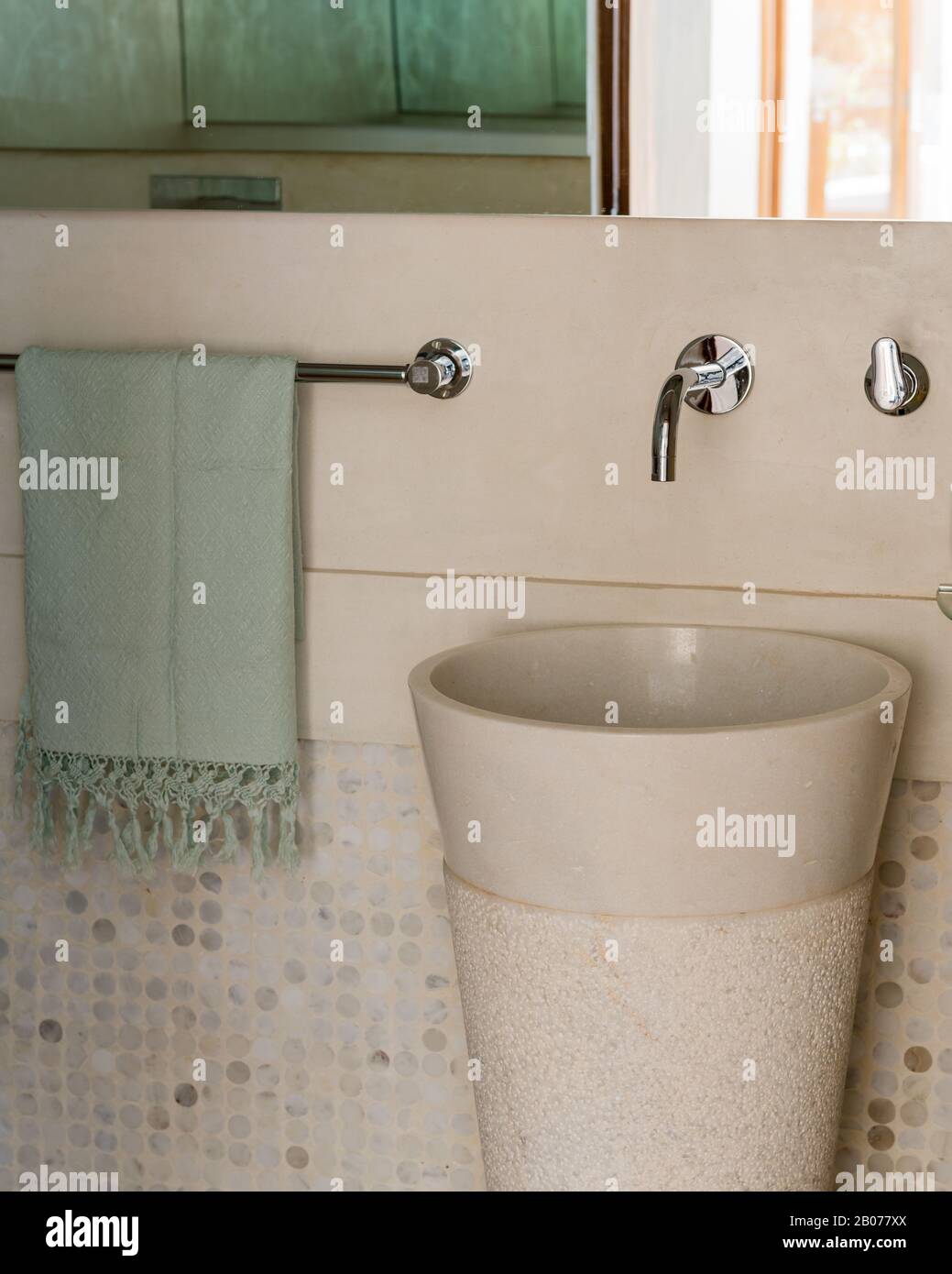 Rundes Waschbecken im Bad Stockfoto