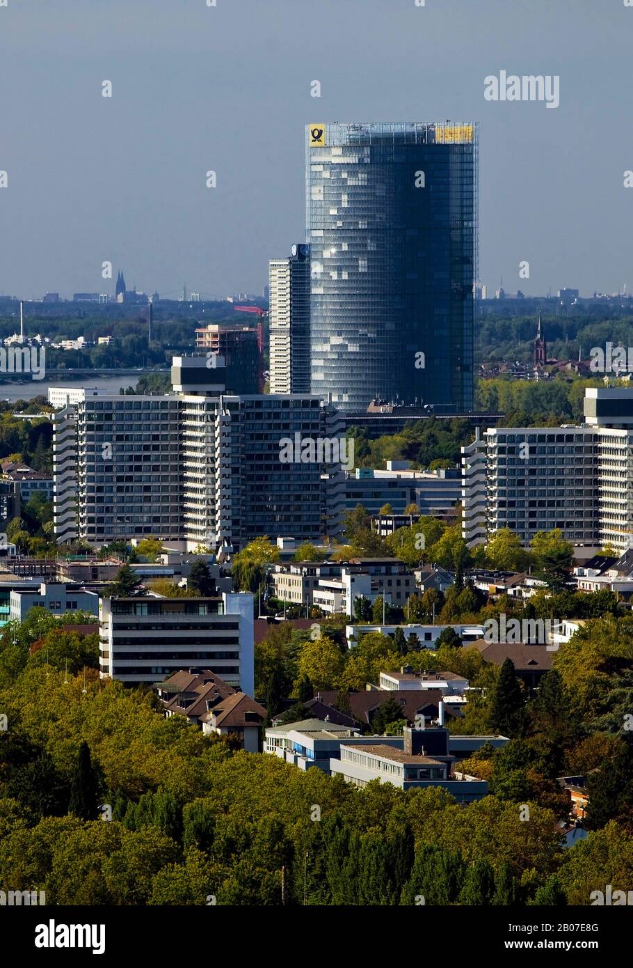 Blick von der Godesburger Burg in die Innenstadt mit dem Postturm, Deutschland, Nordrhein-Westfalen, Bonn Stockfoto