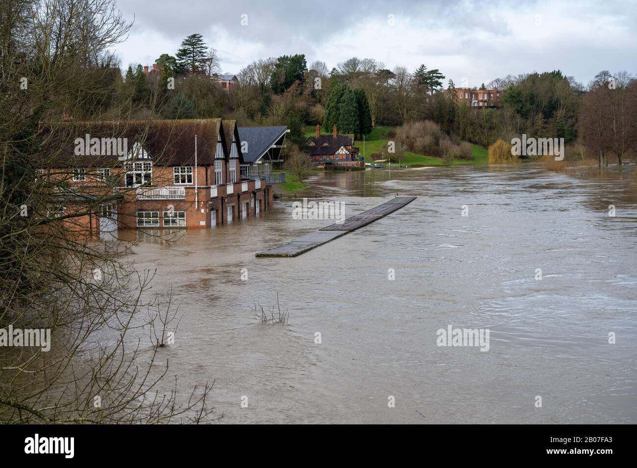 River Severn in Shrewsbury bei Hochwasser nach dem Sturm Dennis im Februar 2020 Stockfoto