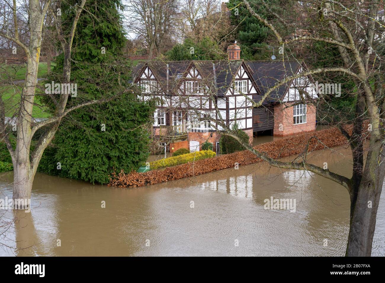 River Severn in Shrewsbury bei Hochwasser nach dem Sturm Dennis im Februar 2020 Stockfoto