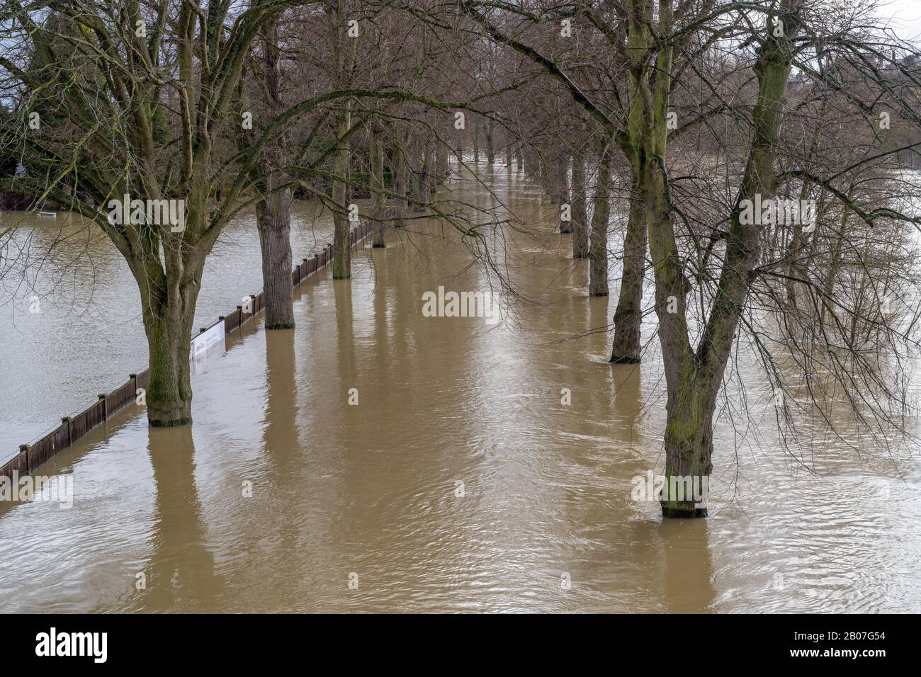 River Severn in Shrewsbury bei Hochwasser nach dem Sturm Dennis im Februar 2020 Stockfoto