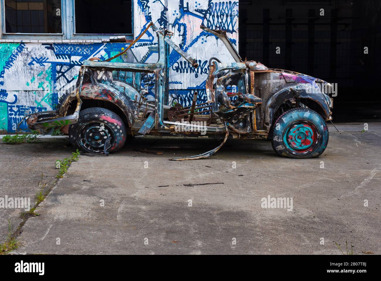 Ein altes komplett zertrümmtes Auto, Old Car Wreck Stockfoto