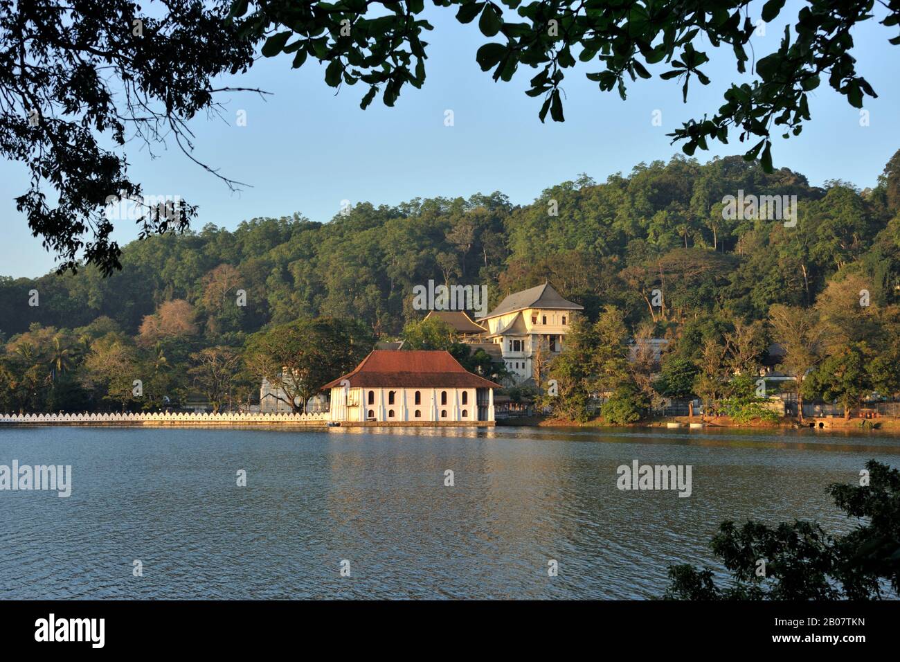 Sri Lanka, Kandy, Tempel des Zahns und des Sees Stockfoto