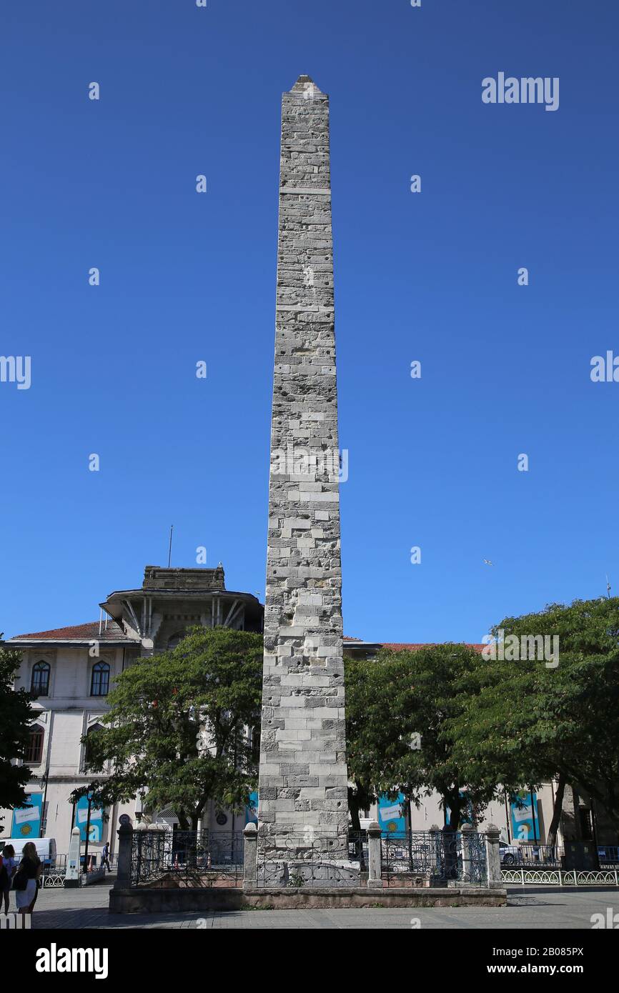 Türkei, Istanbul. Ummauerter Obelisk oder Konstantin Obelisk. Hippodrom von Constantiniple (heute Sultanahmet-Platz). Stockfoto