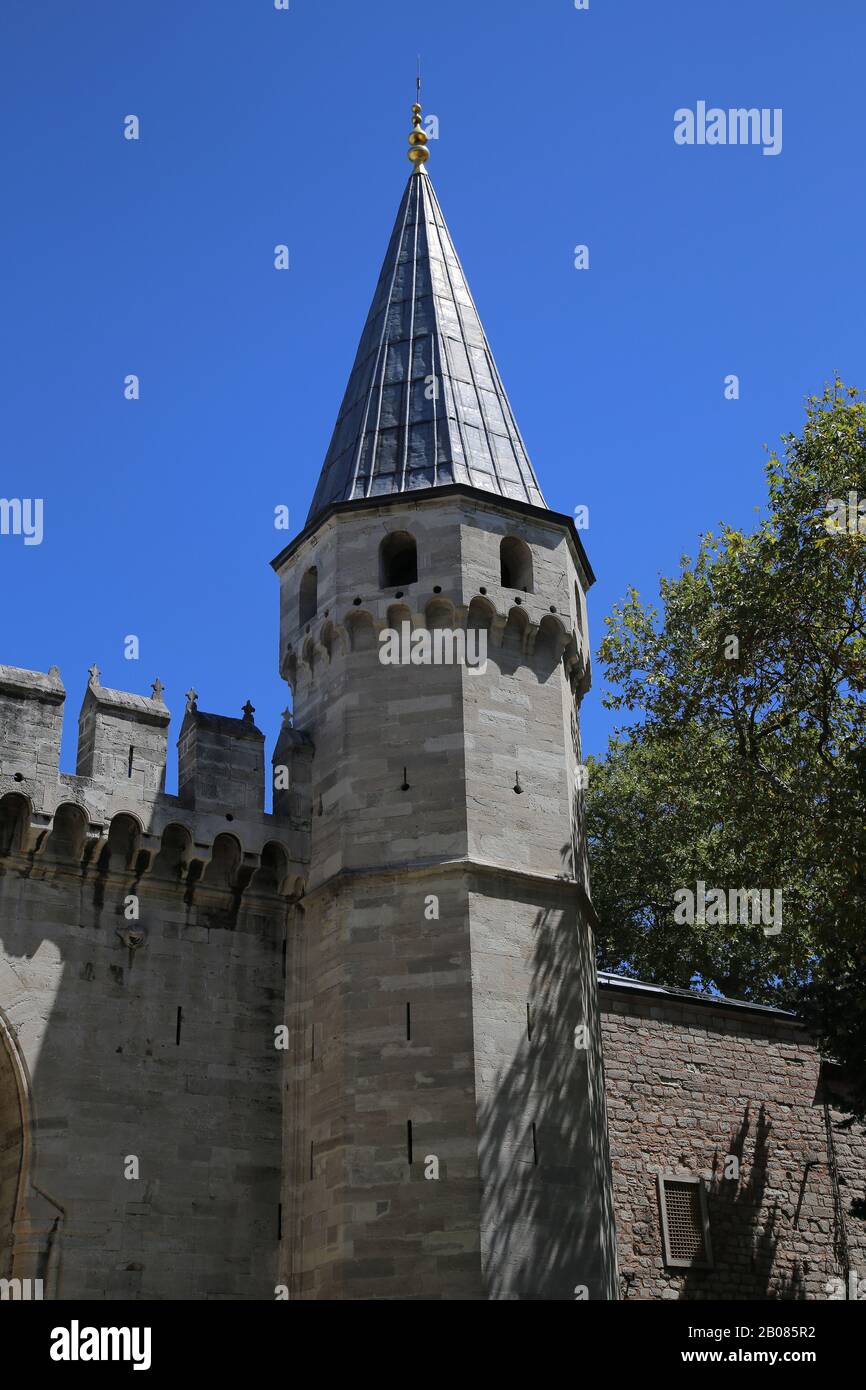 Türkei. Istanbul. Das Tor der Salutationen. Eingang des Topkapi-Palastes. Jahrhundert. Turm. Stockfoto