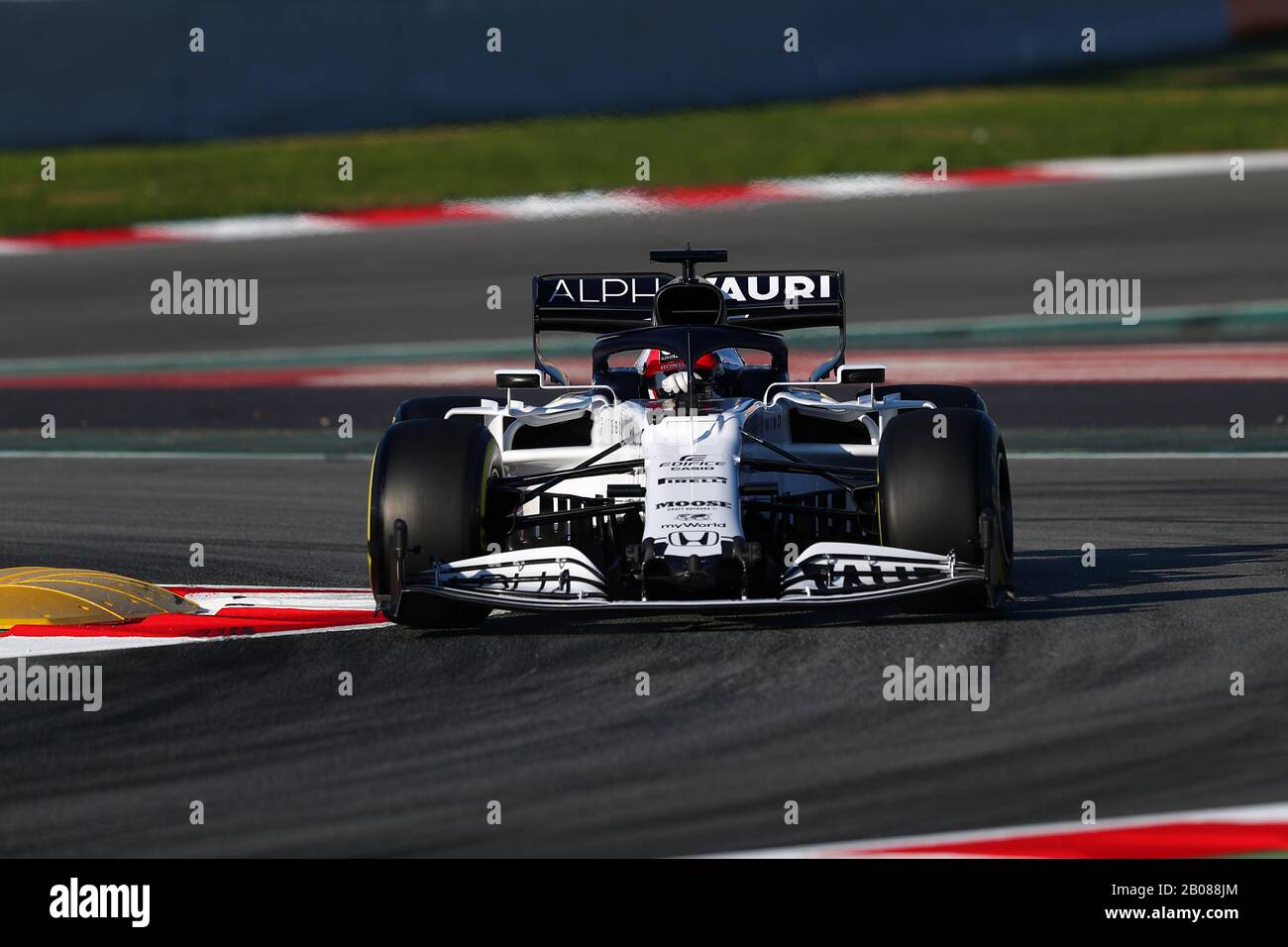 Montmelo, Barcelona - Spanien. Februar 2020. Daniil Kvyat fuhr die (26) Scuderia AlphaTauri AT01 am Tag eins von F1 Wintertestgutschrift: Marco Canoniero/Alamy Live News Stockfoto